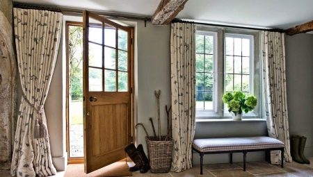 Curtains in the hallway: what are they and how to choose?