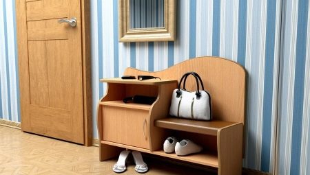 Pedestals with a seat in the hallway: purpose, pros and cons