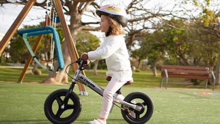 B'Twin balance bikes: a variety of models