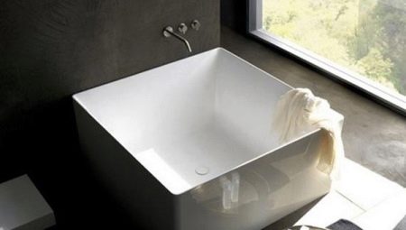 Baignoires carrées : matériaux, tailles et sélection