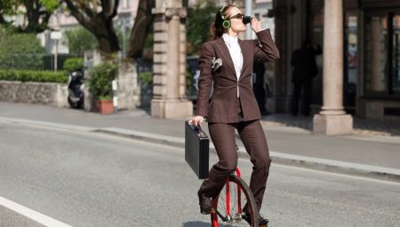 Unicycle: design, varieties, riding styles and selection criteria