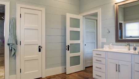 Plastic doors to the bathroom: varieties, selection, installation
