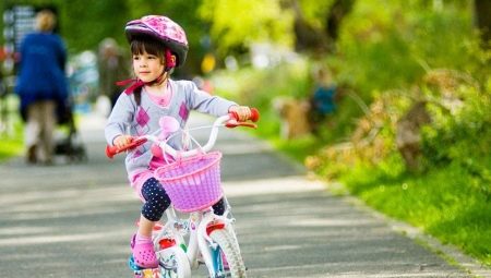 How to choose a bike for a girl 4 years old?