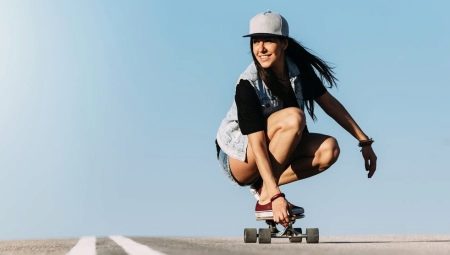 What's the difference between a longboard and a cruiser?