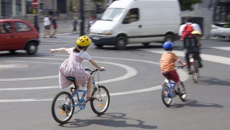 Rules for cycling on the road