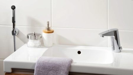 Sink faucets with a hygienic shower: types and features of choice