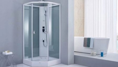 Corner showers with a low base