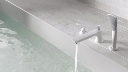 White bathroom faucets: what are there and how to choose?