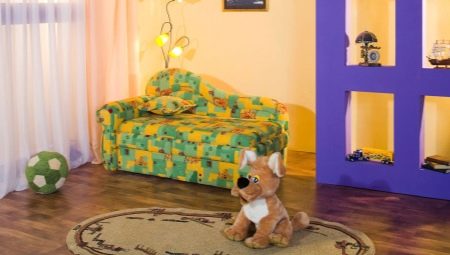Children's roll-out sofa: features and selection