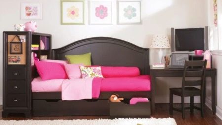 How to choose a sofa for a girl in the bedroom?