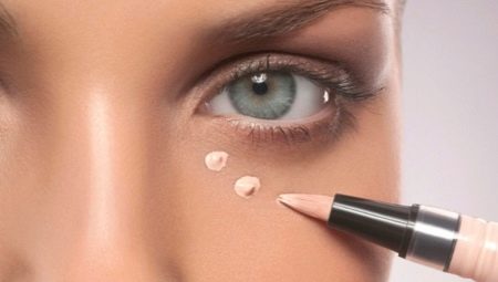 How to disguise bruises under the eyes with makeup?