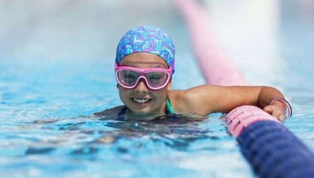 Children's pool caps: features of choice and wearing