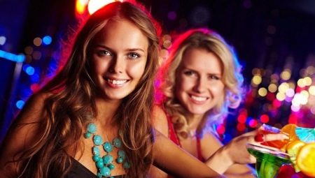 Hôtesse en club : quel est ce métier et quelles en sont les responsabilités ?