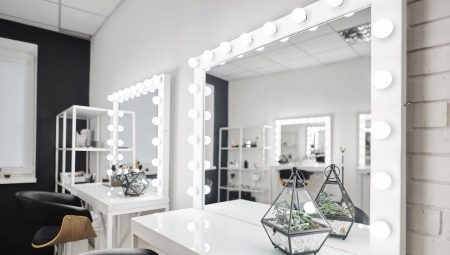 How to equip a makeup artist's workplace?