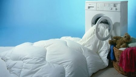How to properly wash a blanket in a washing machine?