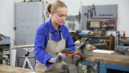 How to write a resume for a locksmith?
