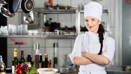 How many ranks of chefs are there and what do they mean?