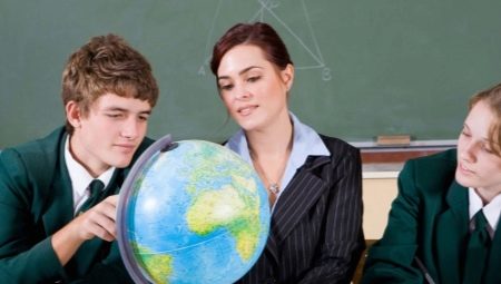 Geography teacher: the pros and cons of the profession, how to become one?