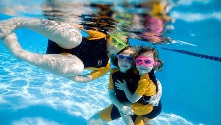 Choosing a children's wetsuit for swimming in the pool