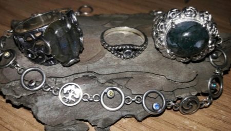 Blackens silver: reasons and methods of cleaning