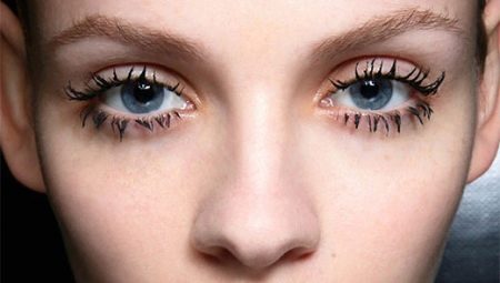 Making eyelashes spider legs