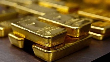 What does a gold bar look like and how much does it weigh?