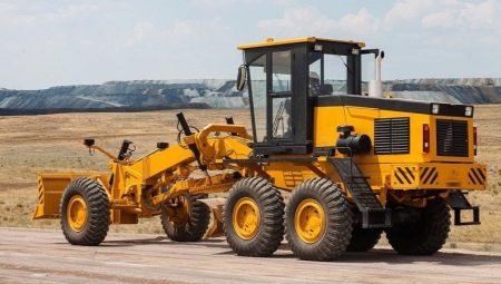 All about the profession of a motor grader driver