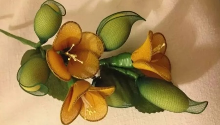 Do-it-yourself flowers from nylon and wire