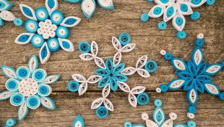 How to make snowflakes using the quilling technique?