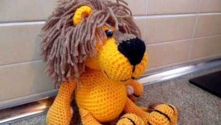 How to tie an amigurumi lion?