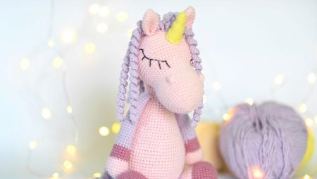 Crochet unicorn amigurumi