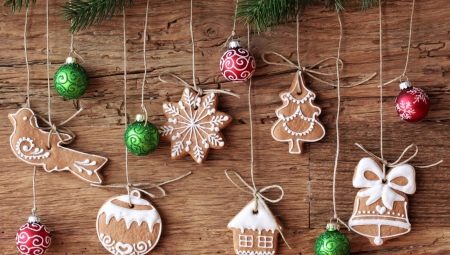 We make Christmas toys with our own hands