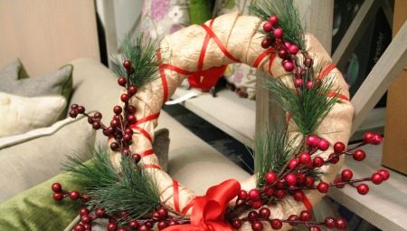 We make Christmas wreaths with our own hands