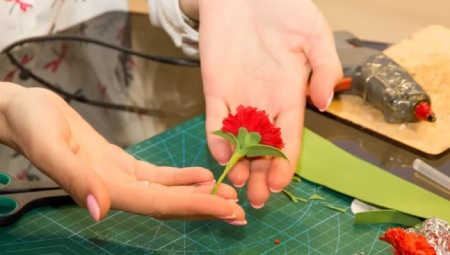 Making carnations from foamiran