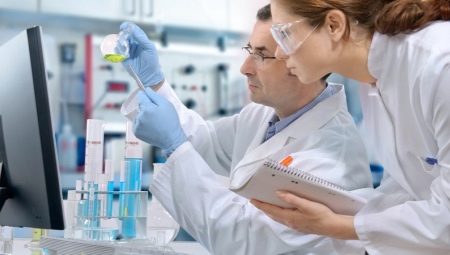 Who is a pharmacist-analyst and what does he do?