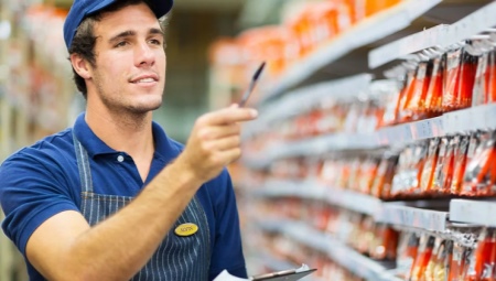 Who is a visiting merchandiser and what does he do?