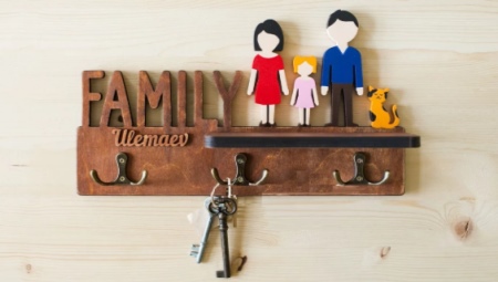 Features of plywood key holders