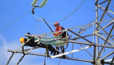 All about the profession of an electrician-lineman