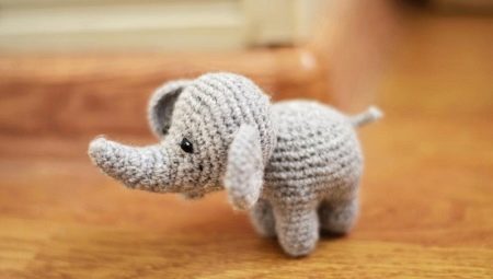 Crochet an elephant amigurumi