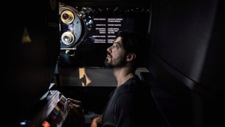 Who is a projectionist and what does he do?