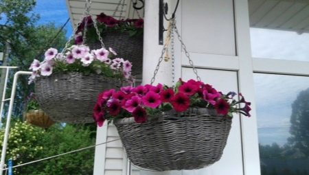 Variants of weaving pots from newspaper tubes