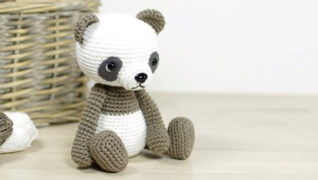 Crochet panda amigurumi