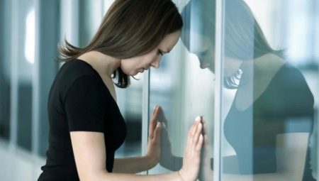 Low self-esteem in a girl: reasons and how to improve?