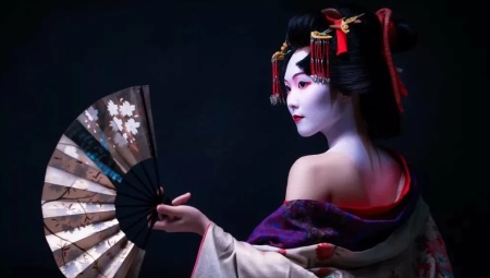 Features of makeup in the style of a Japanese geisha
