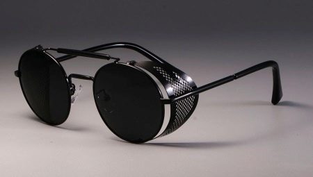 Choosing glasses in retro style