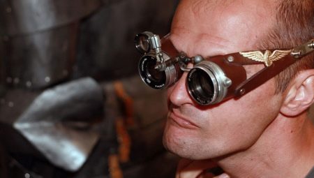 Choosing glasses in the style of steampunk