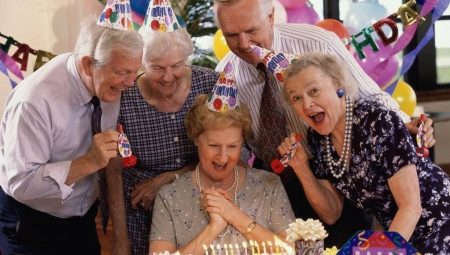 Scenarios for a woman's anniversary at home