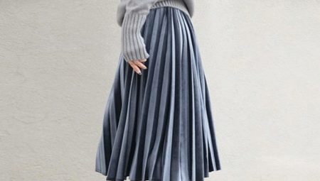 What are pleated skirts and how to make images with them?
