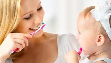 Comment brosser les dents de son enfant à 1 an ?