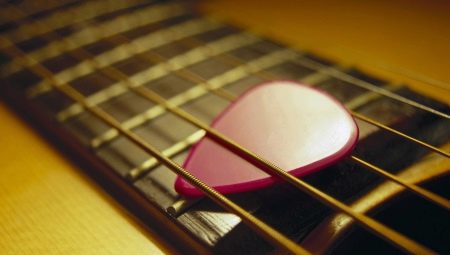 Comment jouer un médiator ?